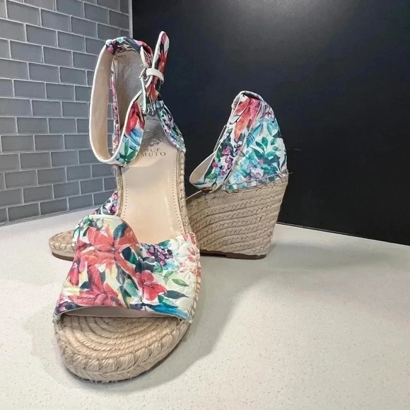 NEW Vince Camuto Size 10 Summer Floral Print 4” Wedge Heel Sandals never worn - Picture 1 of 15